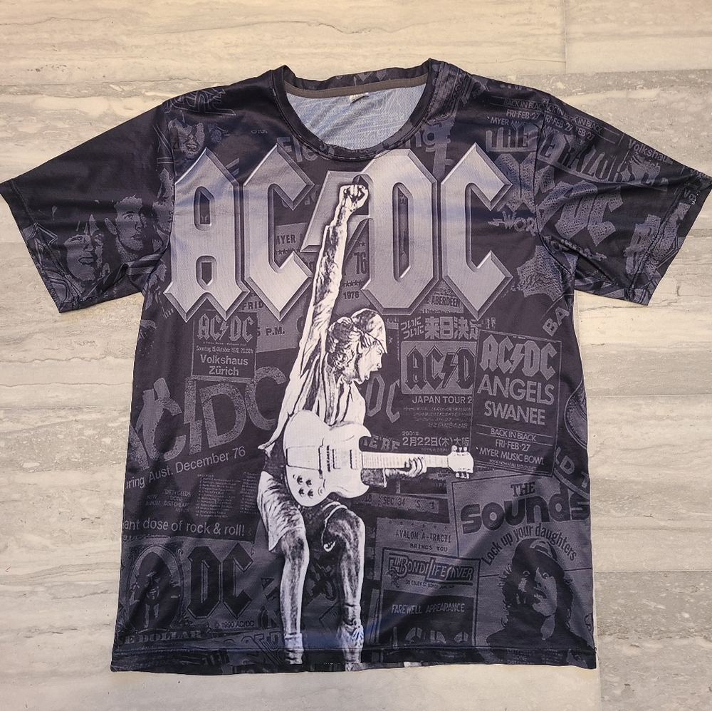 AC/DC Awesome Tee. EUC. - Picture 1 of 4